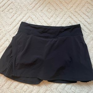 Lululemon pace rival skort